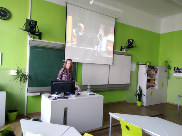 Eliška Hartmanová besedovala se studenty SVS