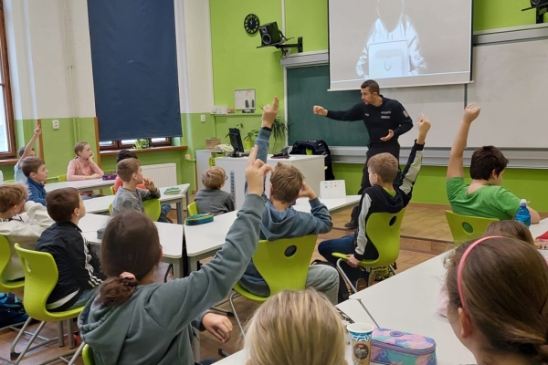 Bezpečně v kyberprostoru -  preventista Policie ČR besedoval s našimi studenty