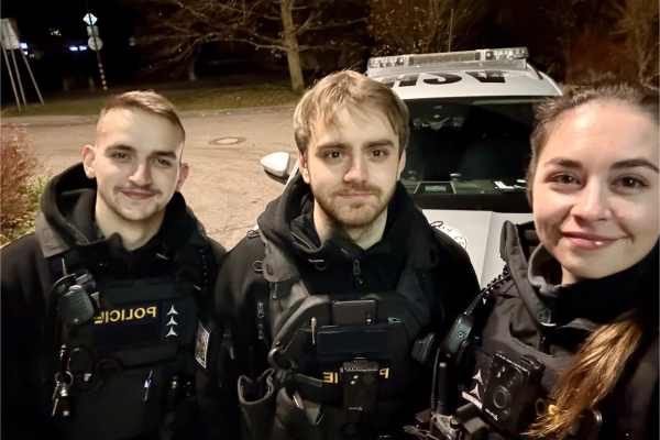 Náš facebook trhá rekordy: Fotka absolventů policistů má průběžně 345 tisíc zobrazení