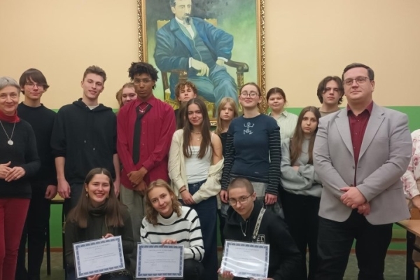 Mezinárodní soutěž v angličtině: Skvělá Maria Tůmová a Pavlína Strakošová  