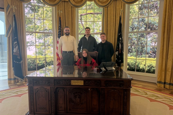 Naši absolventi se ve světě skutečně neztratí